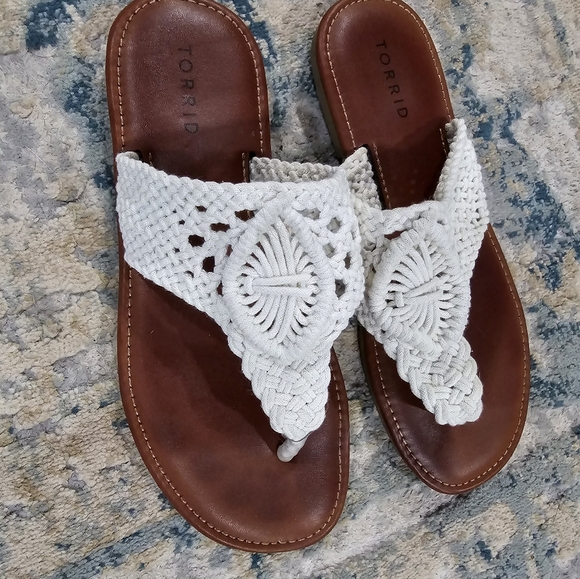 torrid White Woven Toe-Post Sandals with Brown Footbed - Picture 3 of 5